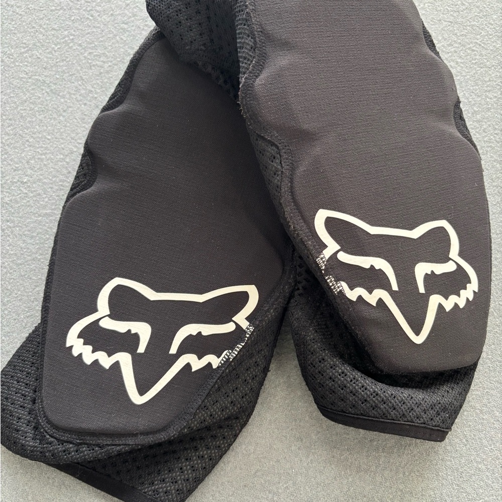 Adult Large Fox Racing Enduro Knee Slip-On MTB Bicycle Sleeve Pair Black